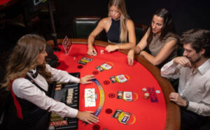 Cách Chia Bài Poker BK8 Chuẩn Luật Dễ Hiểu Cho Người Chơi