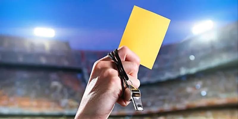 Để tăng cơ hội thắng khi chơi kèo thẻ vàng BK8